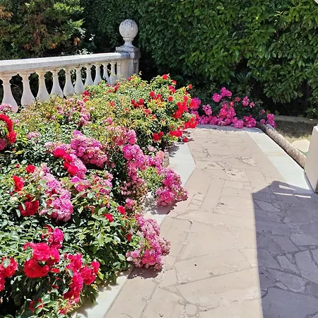 La Des Ames Liees Bed & Breakfast 4*